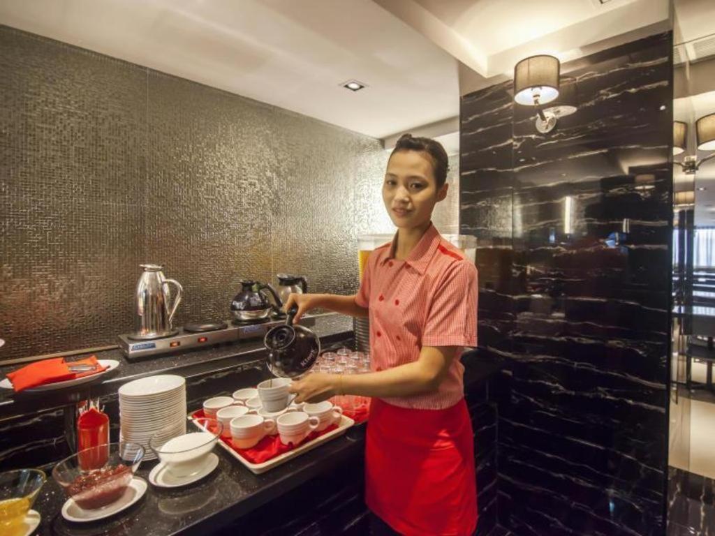 First House Hotel Bangkok Ngoại thất bức ảnh